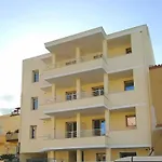 Skyfive Earth Apartmán