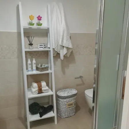 Skyfive Earth Apartman