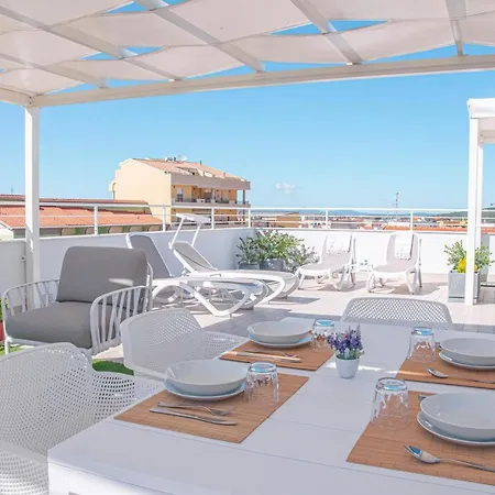 Апартаменты Skyfive Earth