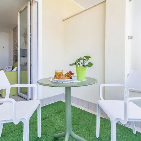 Апартаменты Skyfive Earth *